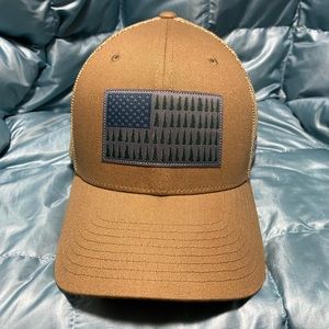 NWOT Mens Columbia FlexFit Cap in Tan Sz L/XL Retail $34